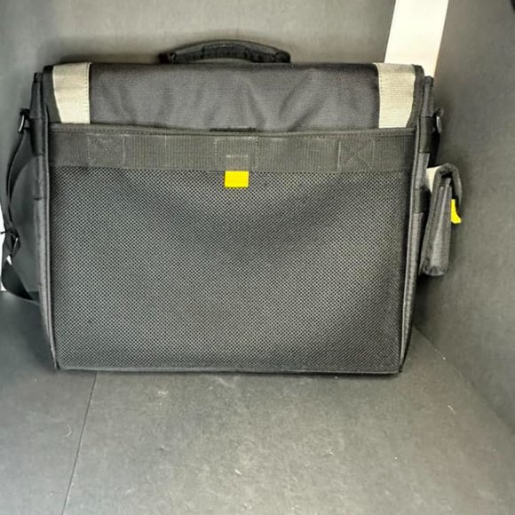 New Targus very well -padded laptop bag - Picture 4 of 5